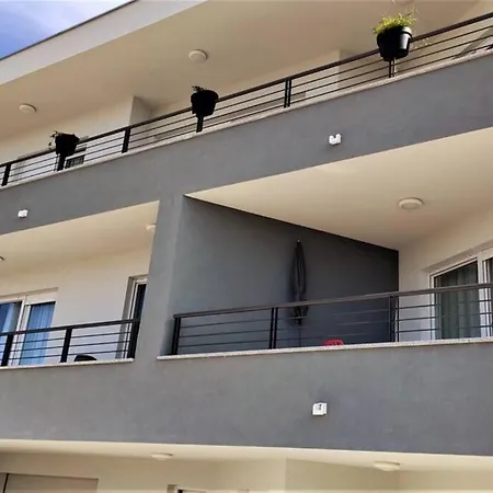 Pape Apartment